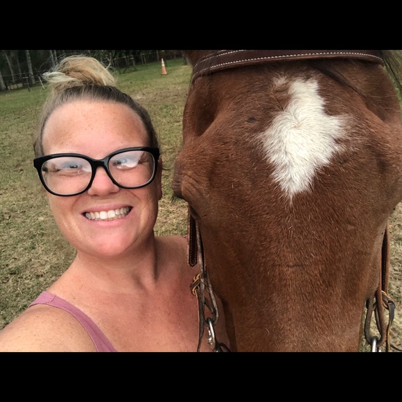 🌺 Meet your Posher 🌺 - Picture 6 of 12